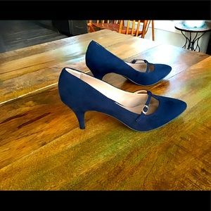 Beautiful navy coloured sz 10 heels